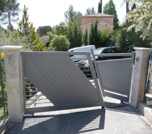 Fabrication sur-mesure et installation Portail