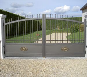 Fabrication sur-mesure et installation Portail