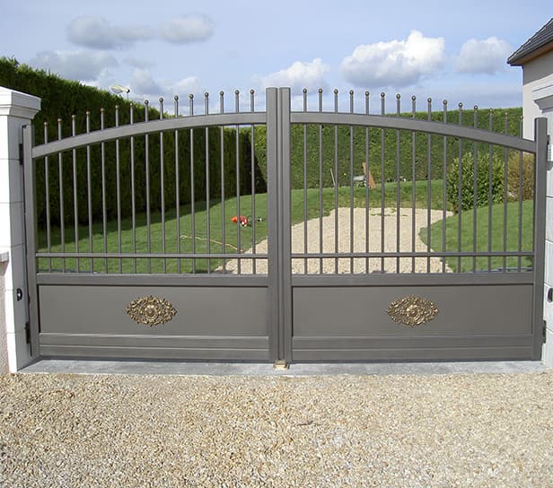 Fabrication sur-mesure et installation Portail