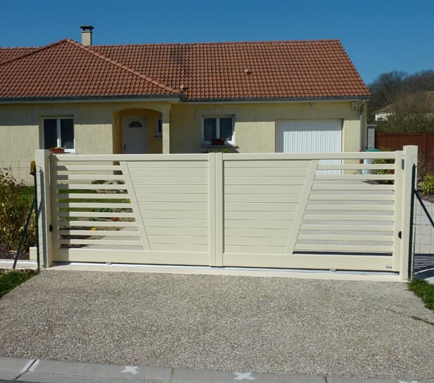 Fabrication sur-mesure et installation Portail