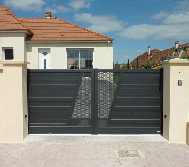 Fabrication sur-mesure et installation Portail